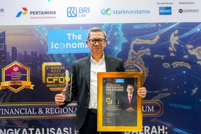 Eko Cahyadi menerima penghargaan Indonesia Most Innovative CFO Awards 2026; dokumentasi PT Pertamina Trans Kontinental.